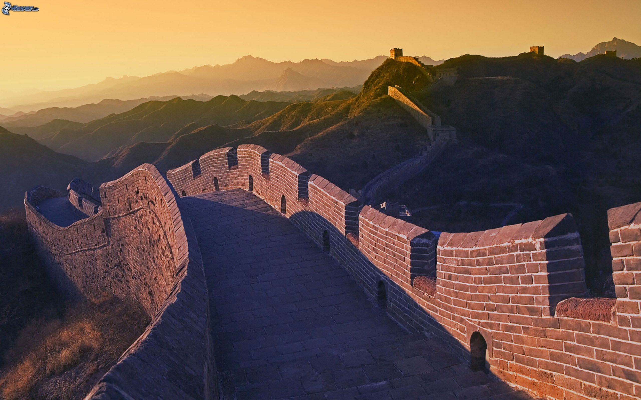 Wallpaper Brown Brick Wall on Top of Mountain During Daytime