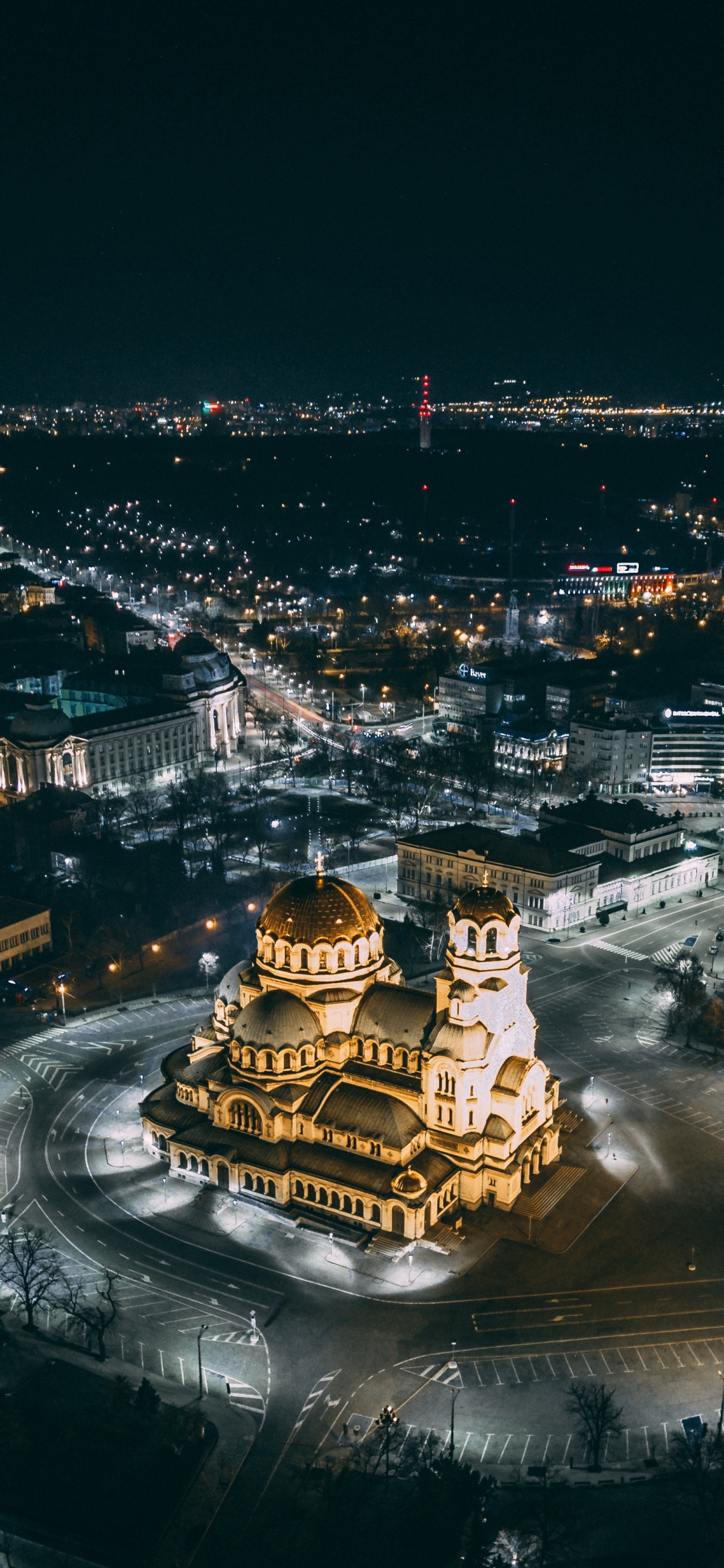 Vue Aérienne de la Ville Pendant la Nuit. Wallpaper in 1125x2436 Resolution