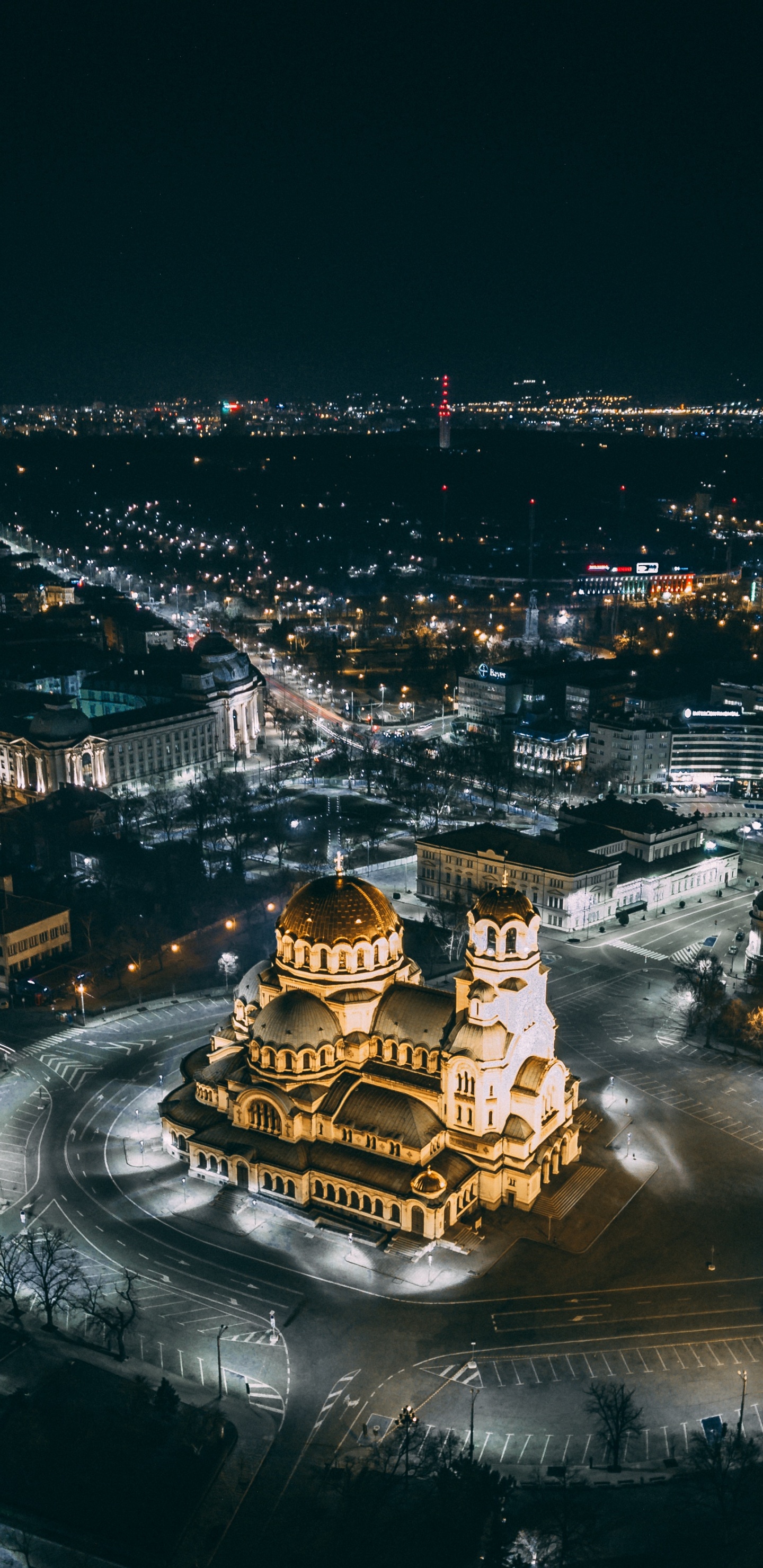Vue Aérienne de la Ville Pendant la Nuit. Wallpaper in 1440x2960 Resolution