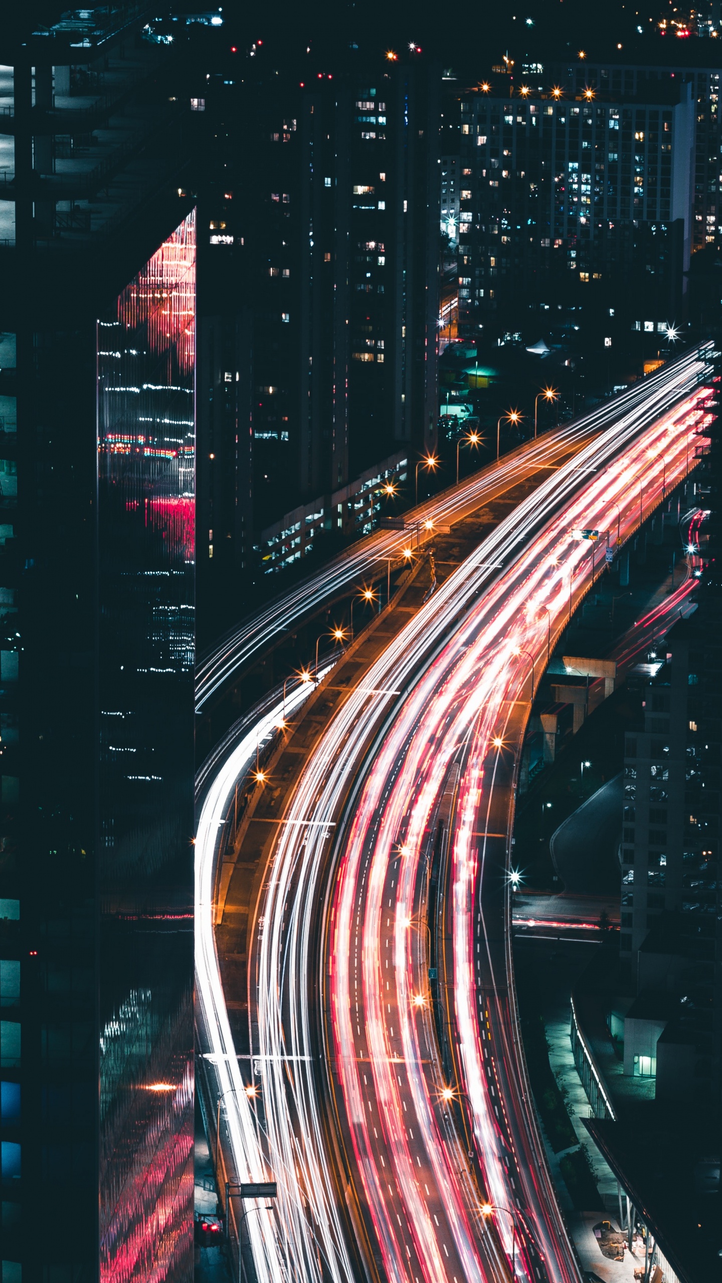 Photographie en Accéléré de la Ville Pendant la Nuit. Wallpaper in 1440x2560 Resolution