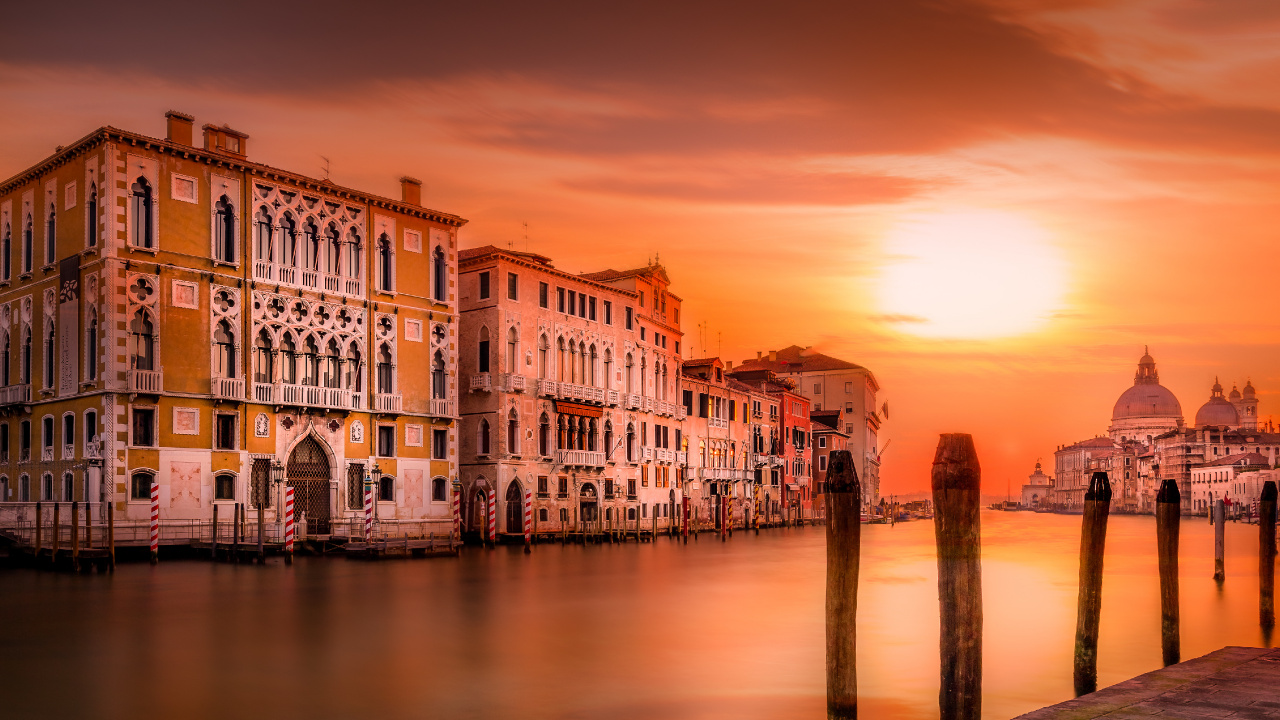 White and Brown Concrete Building Near Body of Water During Sunset. Wallpaper in 1280x720 Resolution