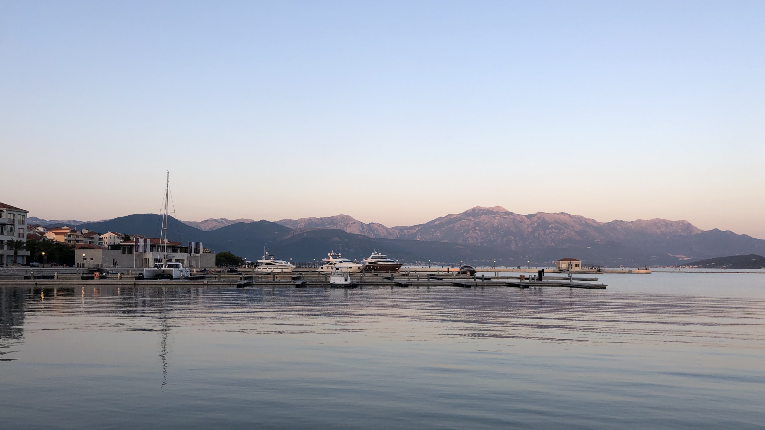 Calasetta, Archipel Von Sulcis, Sola Von Santantoco, Rock Mangiabarche, Flache Insel. Wallpaper in 2560x1440 Resolution