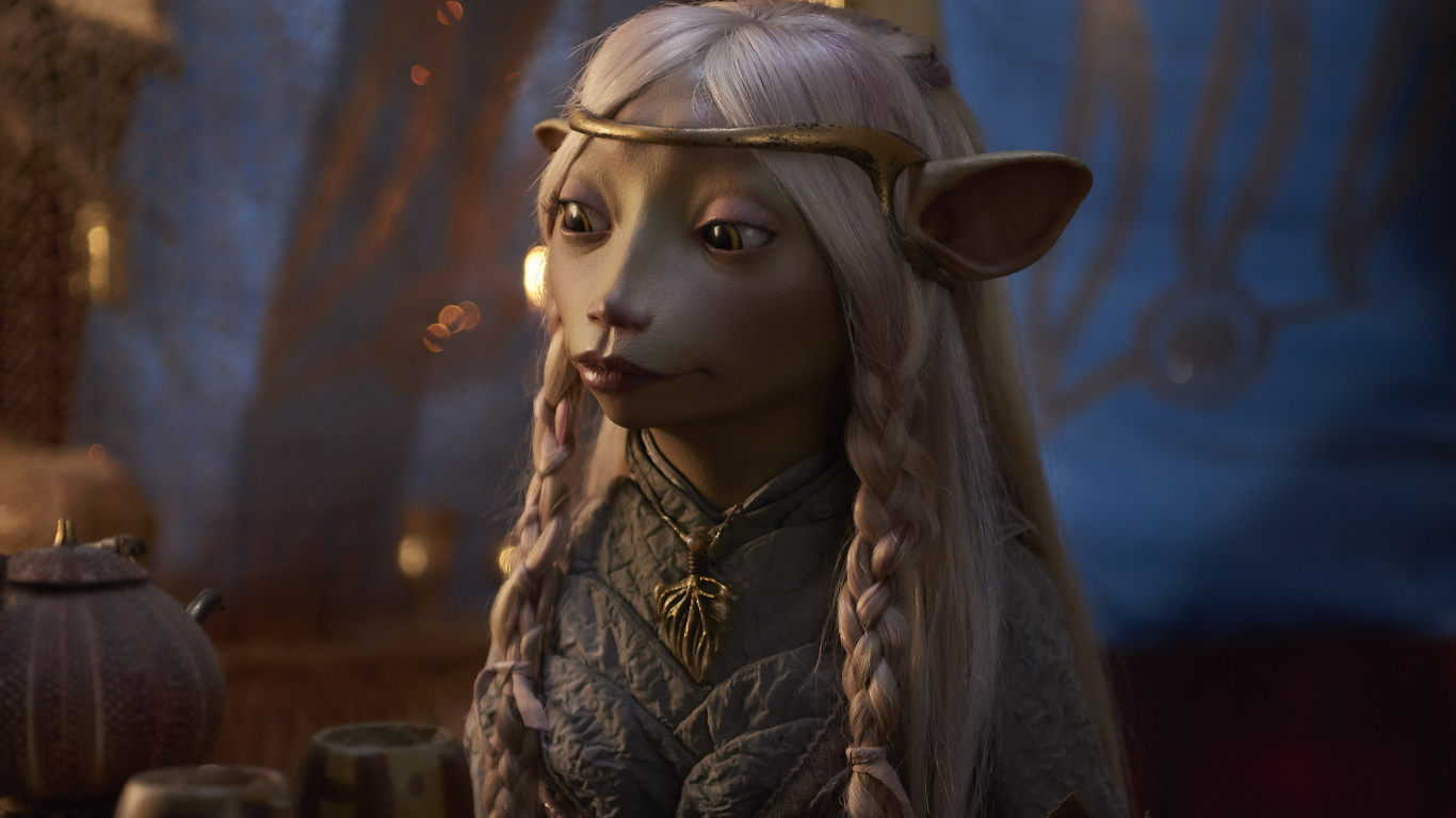 Woman in Brown and Black Dress Figurine. Wallpaper in 1366x768 Resolution