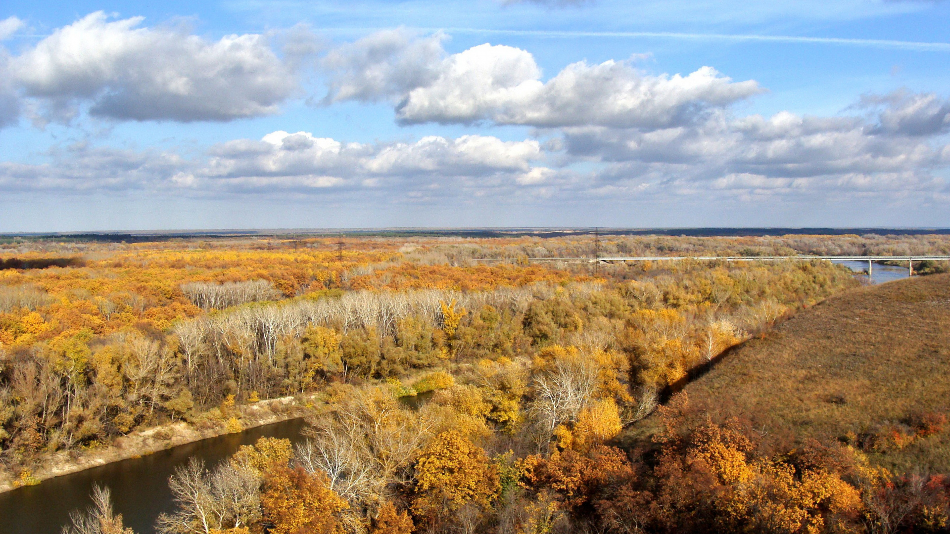Campo de Hierba Marrón Bajo un Cielo Azul Durante el Día. Wallpaper in 1920x1080 Resolution