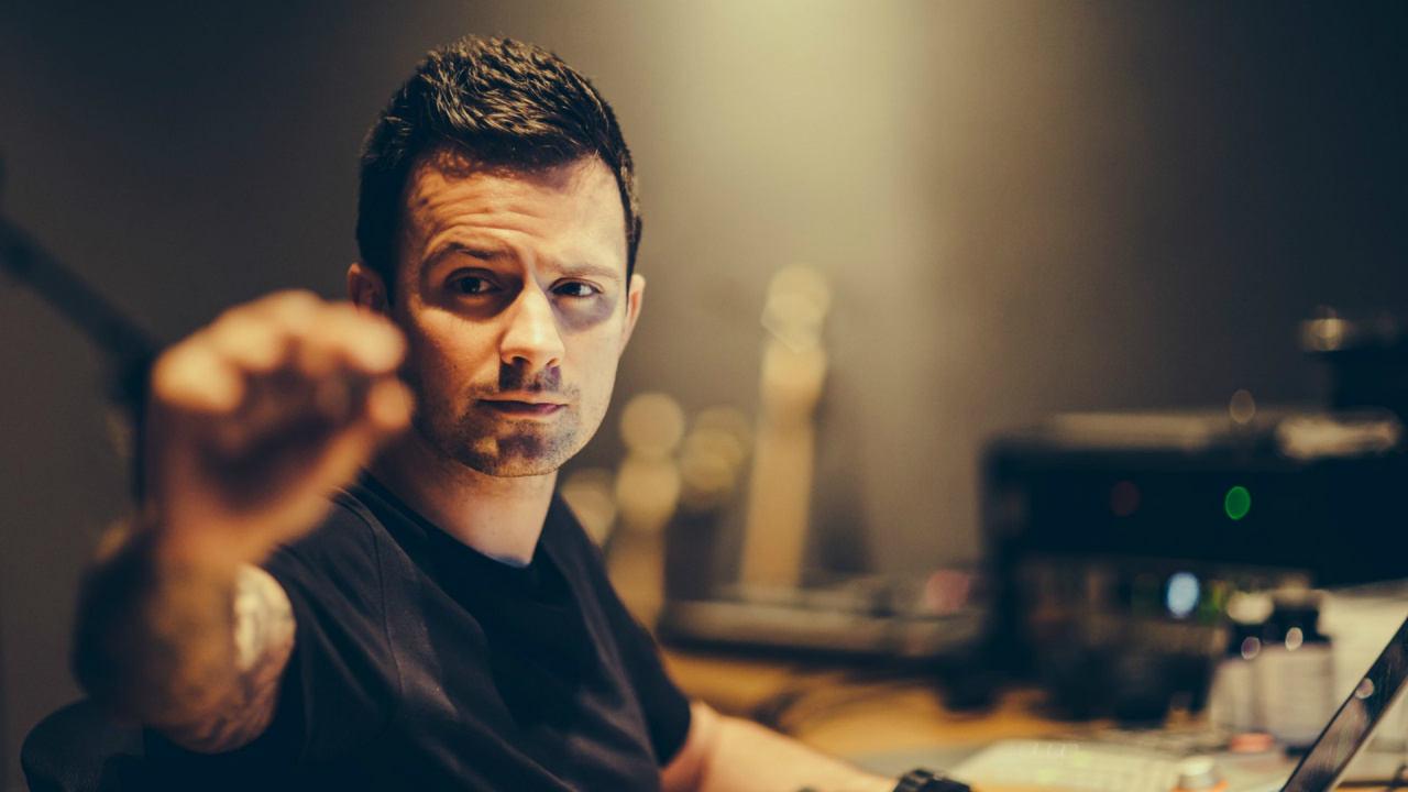 Music Artist, Fun, Portrait, Human, Album. Wallpaper in 1280x720 Resolution