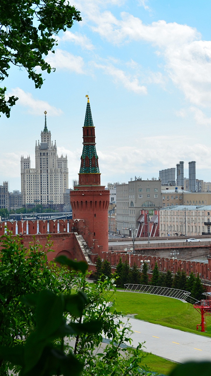 Braunes Und Weißes Betongebäude. Wallpaper in 720x1280 Resolution
