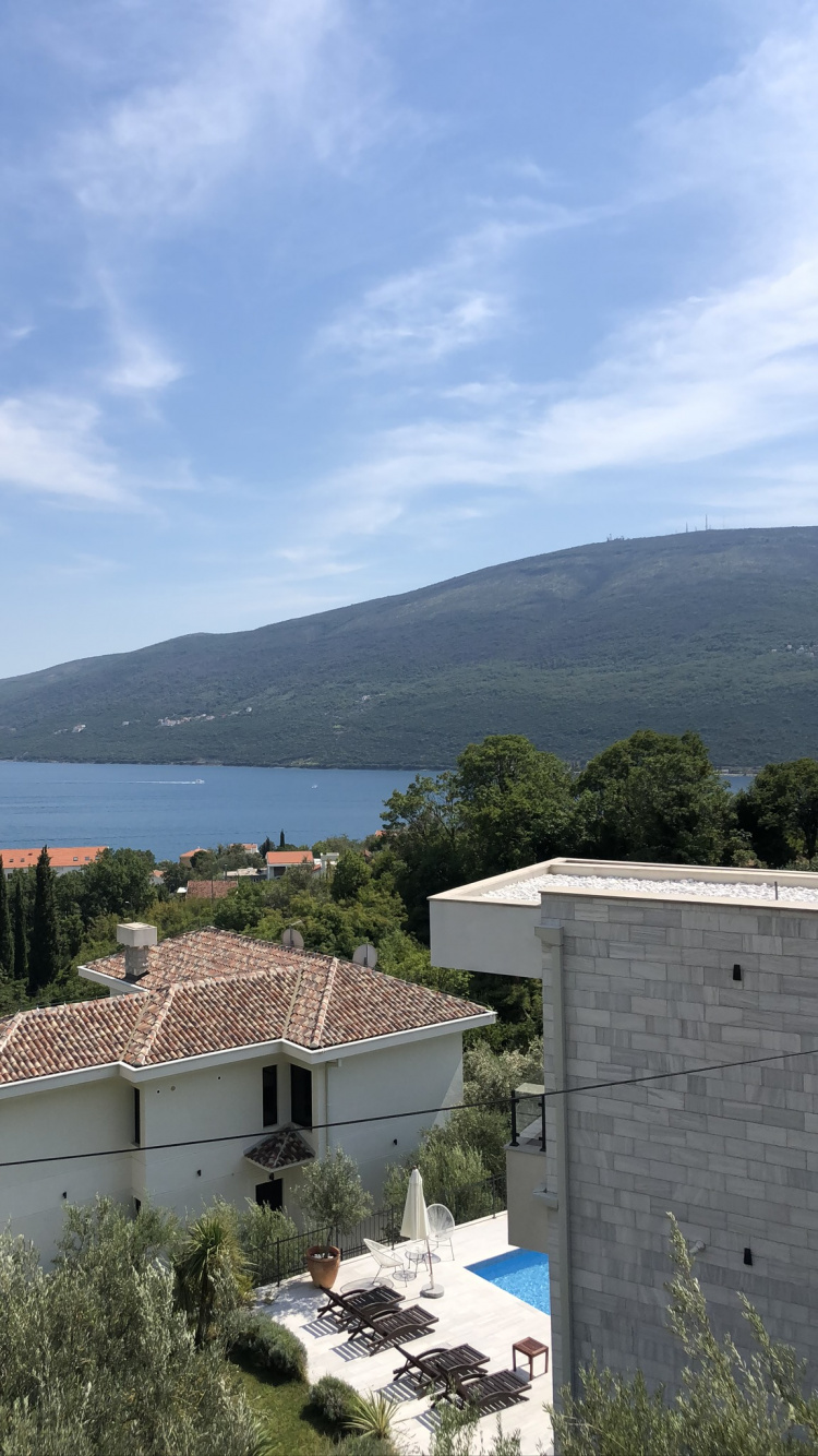 Las Formaciones Montañosas, Highland, Edificio, Colina, Techo. Wallpaper in 750x1334 Resolution