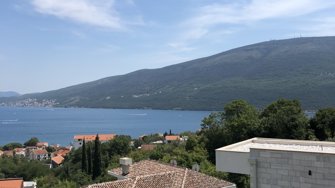 Mountainous Landforms, Highland, Building, Hill, Roof. Wallpaper in 1280x720 Resolution