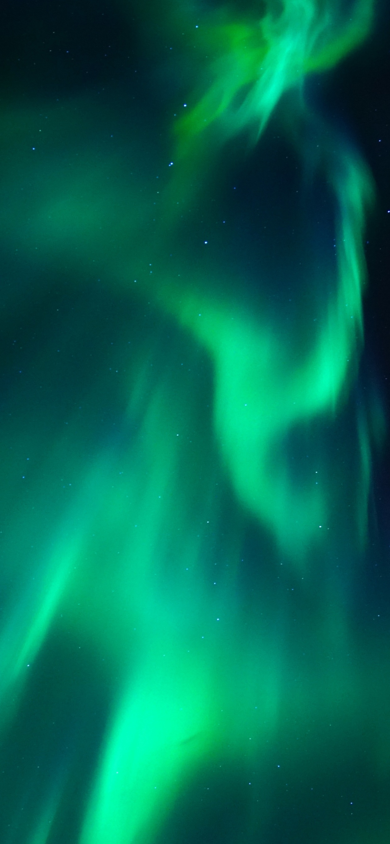 Lumière Verte et Bleue Dans Une Pièce Sombre. Wallpaper in 1242x2688 Resolution