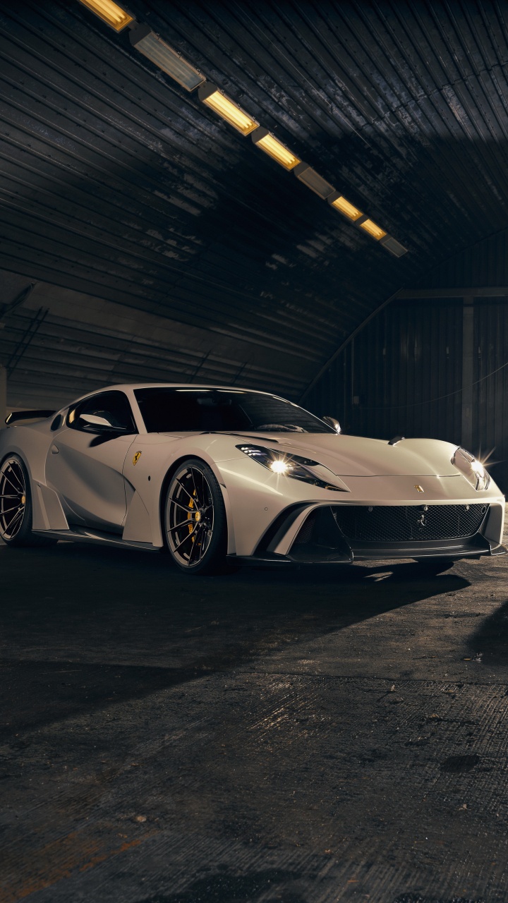 Porsche 911 Blanche Garée Dans un Garage. Wallpaper in 720x1280 Resolution