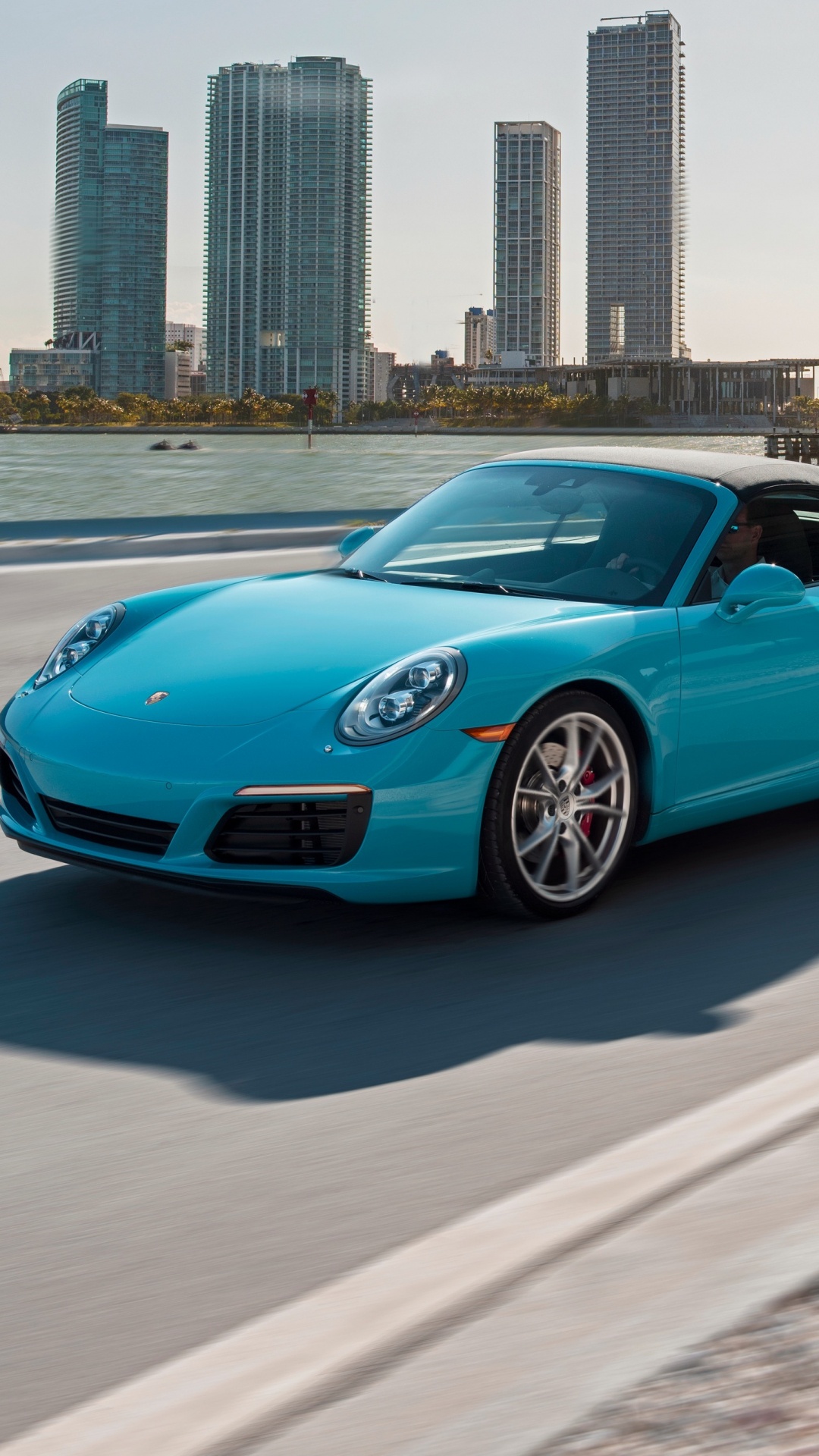 Porsche 911 Azul en la Carretera Durante el Día. Wallpaper in 1080x1920 Resolution