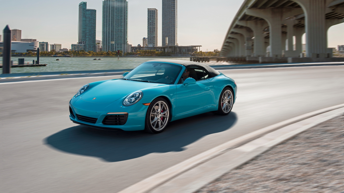 Porsche 911 Azul en la Carretera Durante el Día. Wallpaper in 1366x768 Resolution