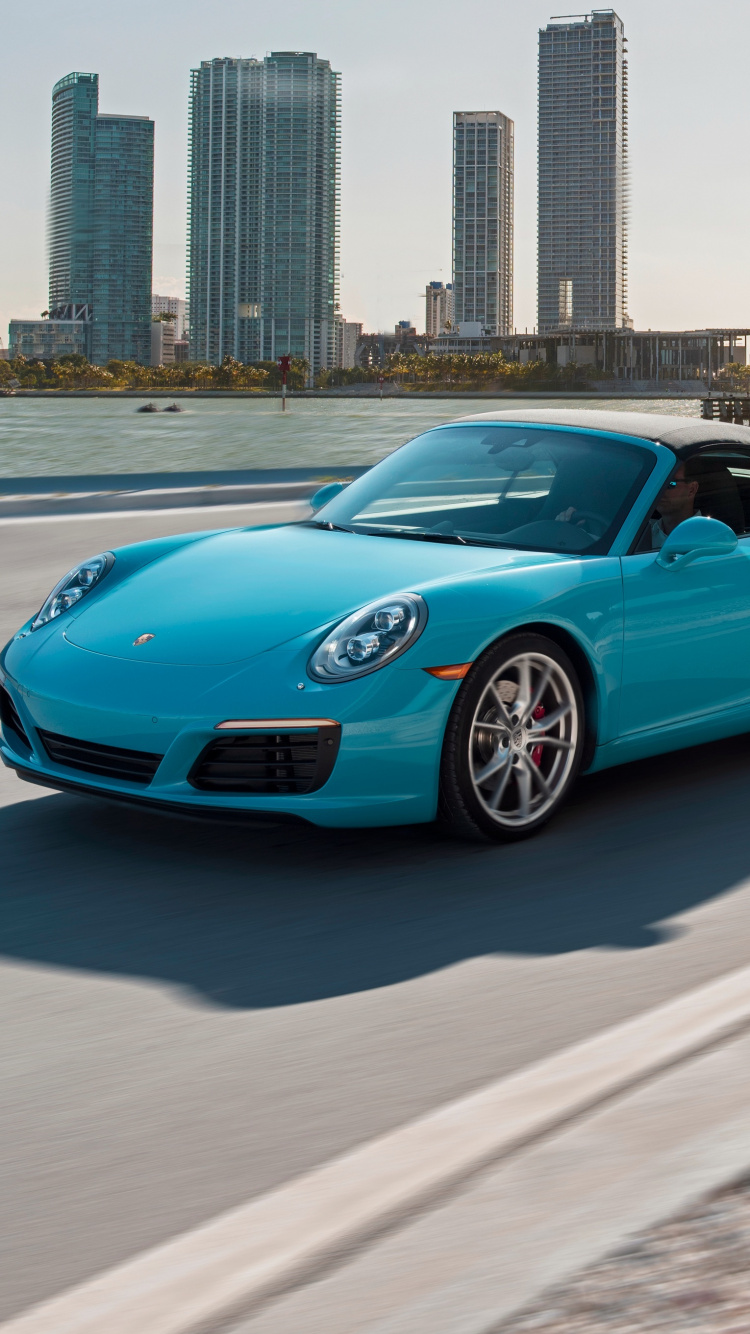 Porsche 911 Bleue Sur Route Pendant la Journée. Wallpaper in 750x1334 Resolution