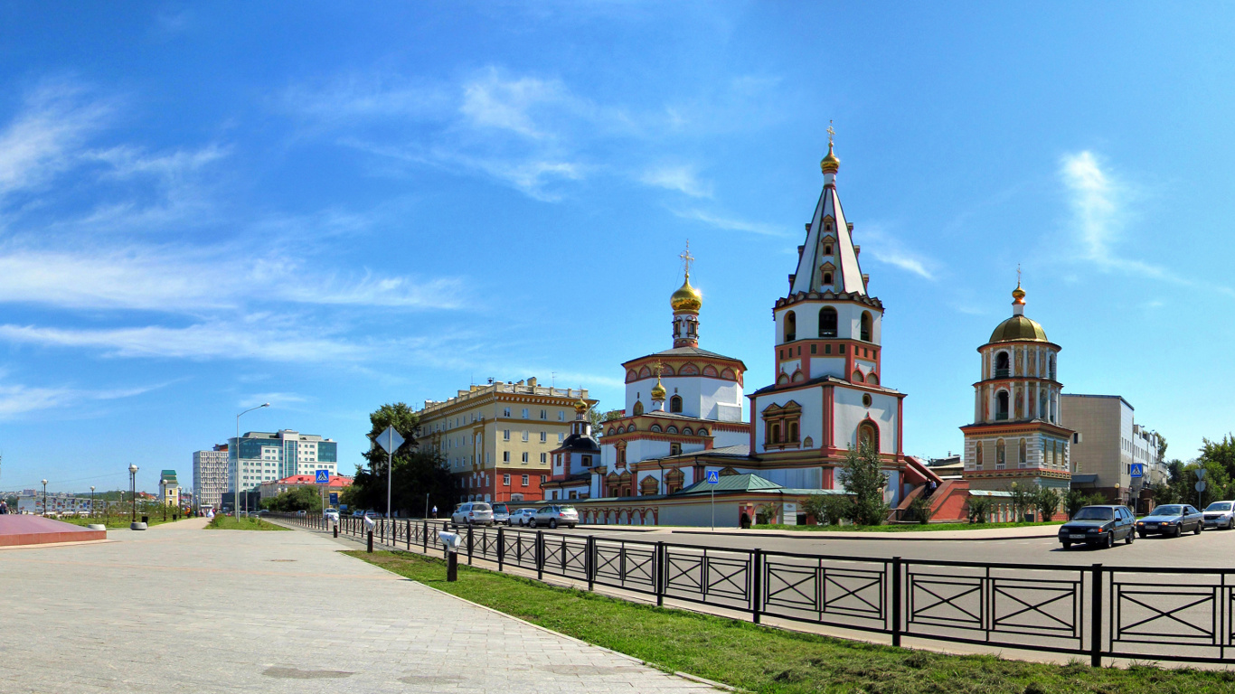 White and Brown Concrete Building Under Blue Sky During Daytime. Wallpaper in 1366x768 Resolution