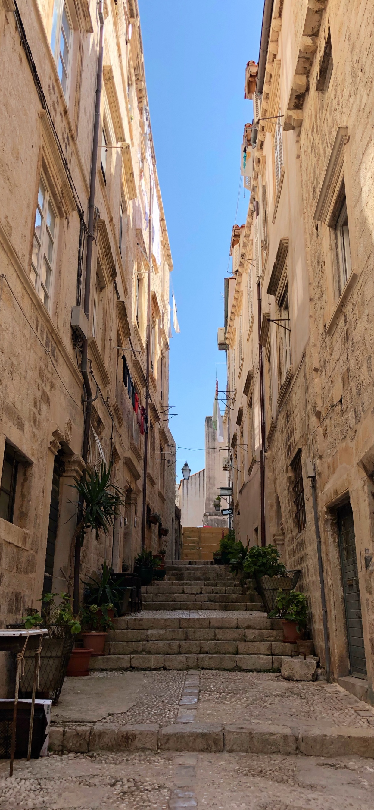 Historic Site, Alte Geschichte, Mittelalterliche Architektur, Road, Nachbarschaft. Wallpaper in 1242x2688 Resolution