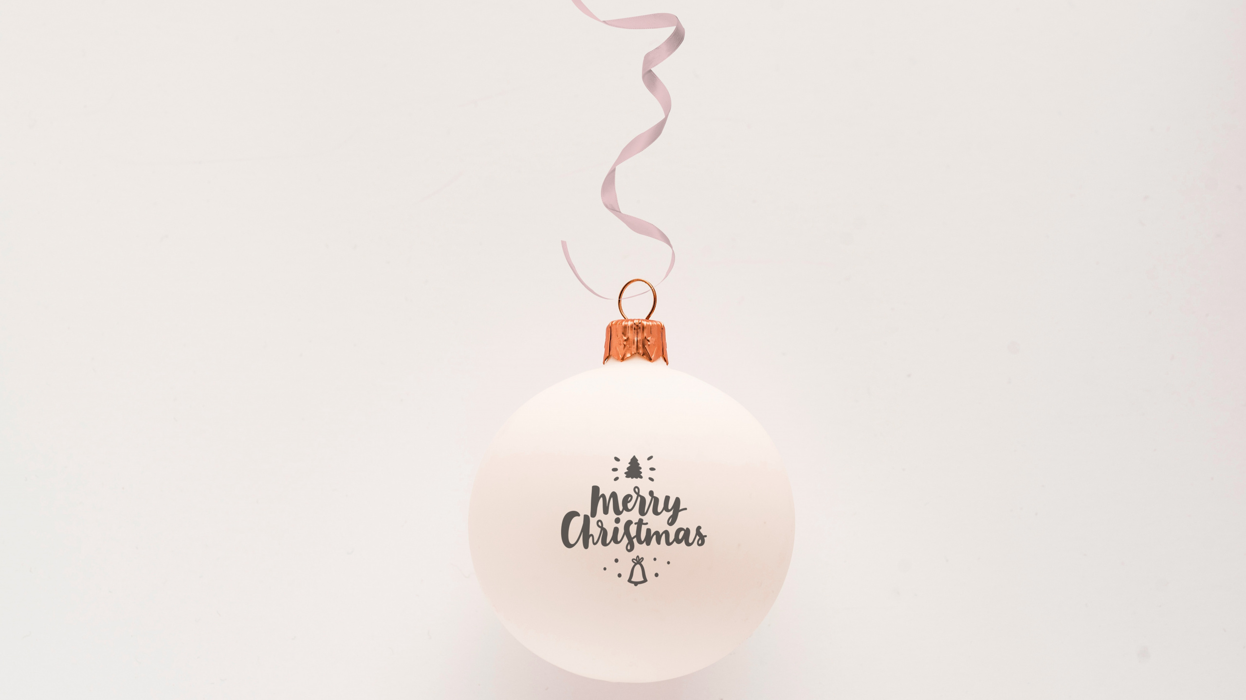 Adorno de Navidad, El Día De Navidad, Decoración de la Navidad, Texto, Logotipo. Wallpaper in 2560x1440 Resolution