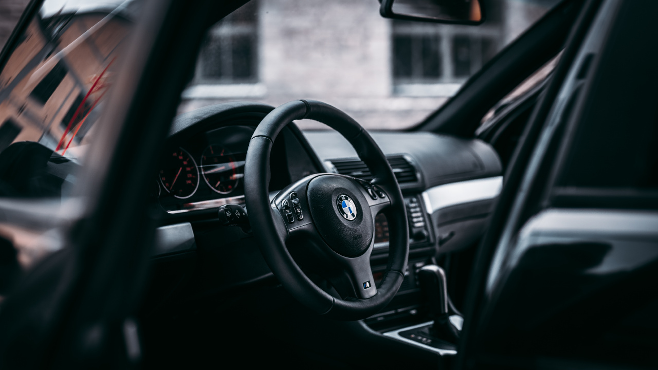 Black Mercedes Benz Steering Wheel. Wallpaper in 1280x720 Resolution