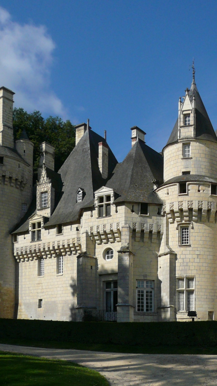 White and Blue Castle Under Blue Sky During Daytime. Wallpaper in 720x1280 Resolution