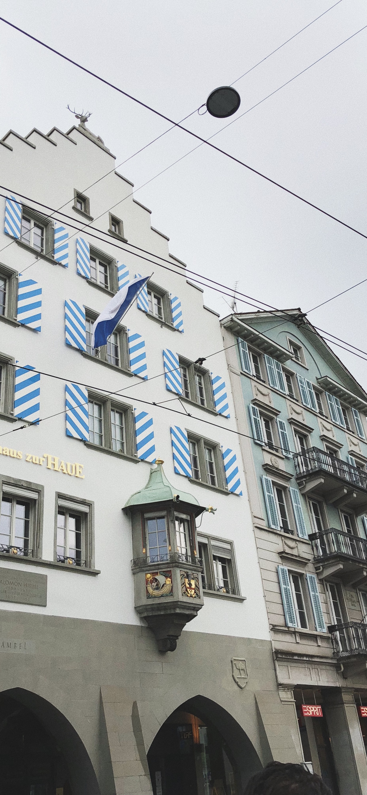 Architektur, Fenster, Nachbarschaft, Stadt, Strom. Wallpaper in 1242x2688 Resolution