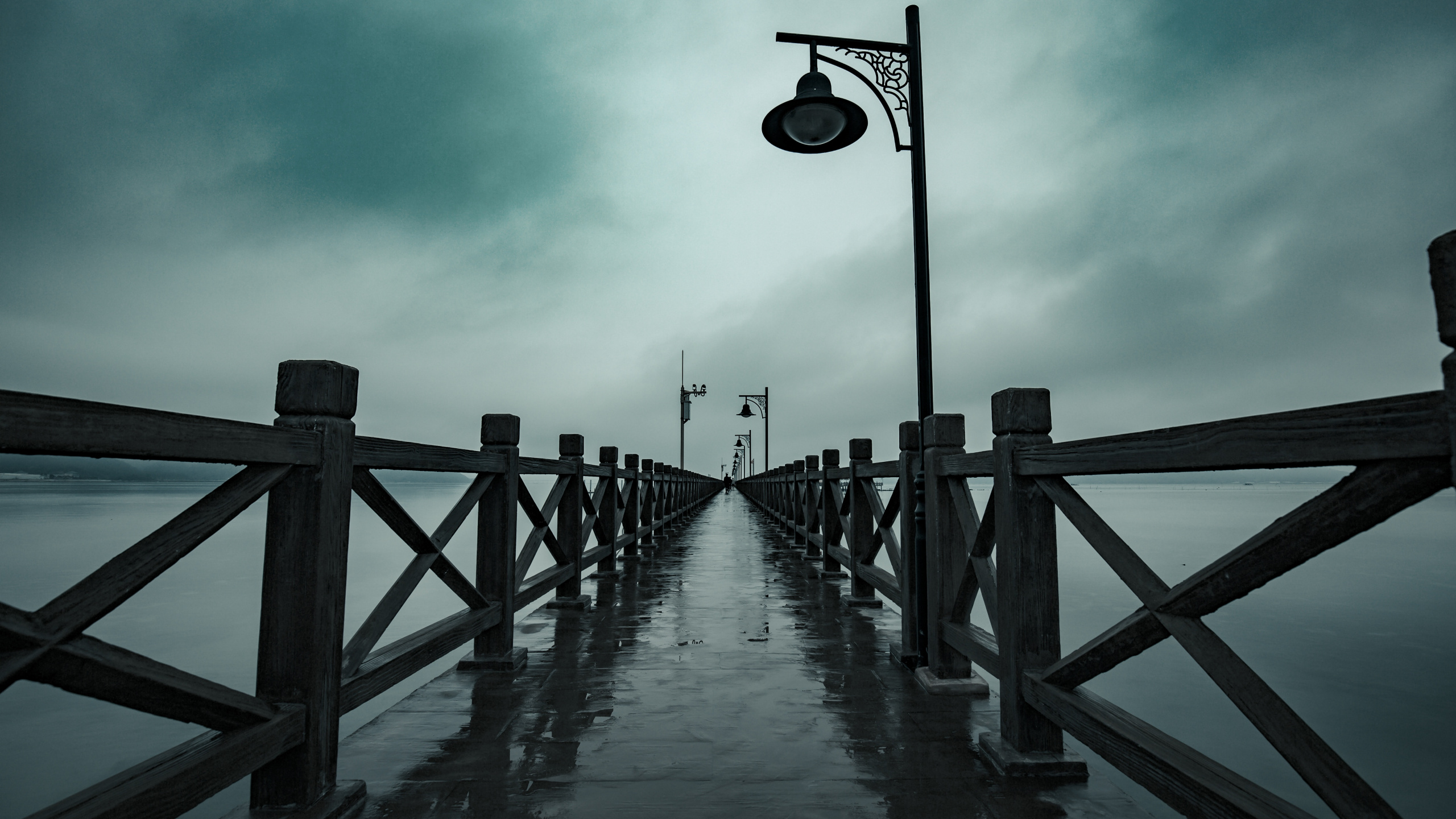 Agua, la Luz de Calle, Luminaria, Arquitectura, Puente. Wallpaper in 2560x1440 Resolution