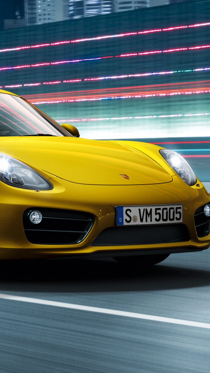 Porsche 911 Jaune Sur Route. Wallpaper in 720x1280 Resolution