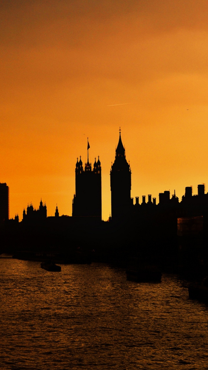 Silhouette of Buildings During Sunset. Wallpaper in 720x1280 Resolution