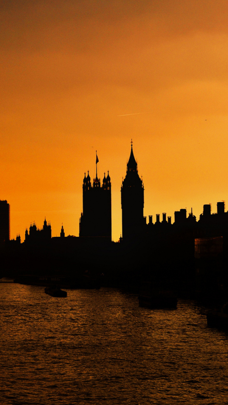 Silhouette of Buildings During Sunset. Wallpaper in 750x1334 Resolution