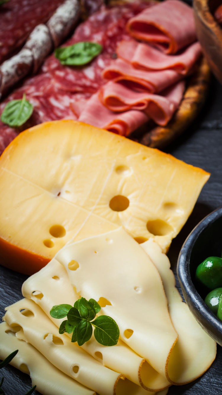 Judías Verdes en Cuenco de Cerámica Negra. Wallpaper in 750x1334 Resolution