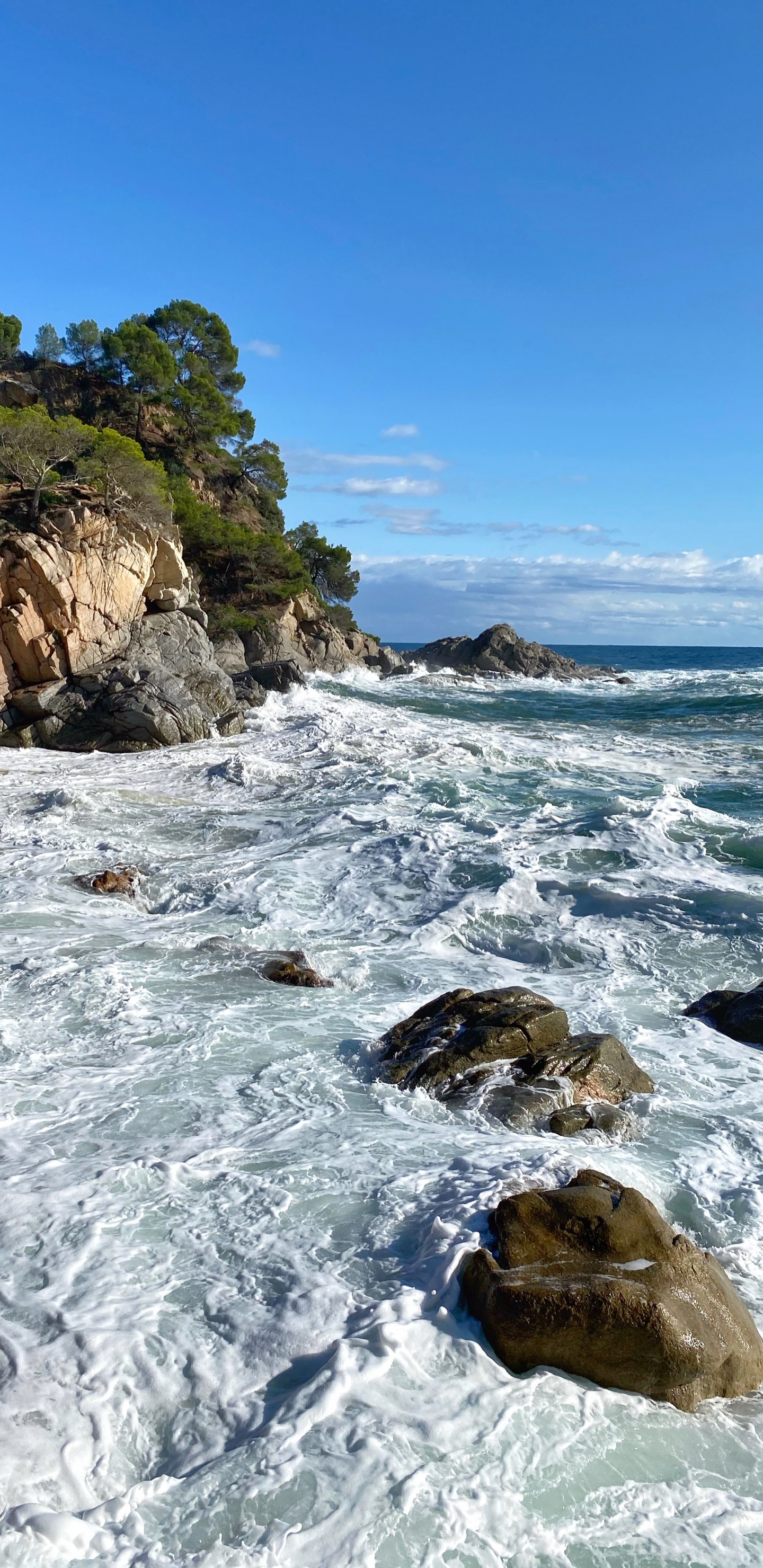 Coast, Body of Water, Rock, Water, Ocean. Wallpaper in 1440x2960 Resolution