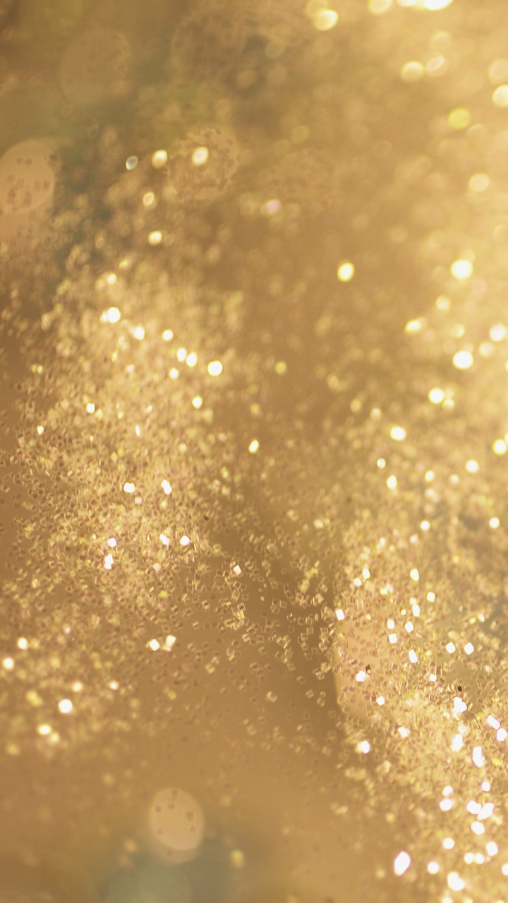 Gouttelettes D'eau Sur Une Surface Brune. Wallpaper in 720x1280 Resolution