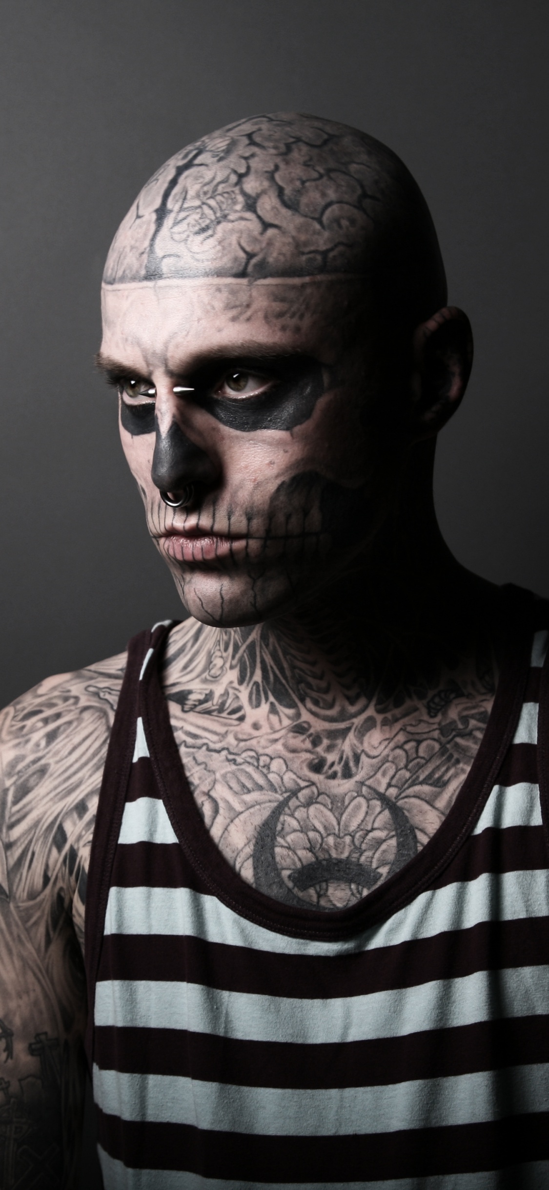 Rick Genest, Montreal, Modell, Gesicht, Schwarz. Wallpaper in 1125x2436 Resolution