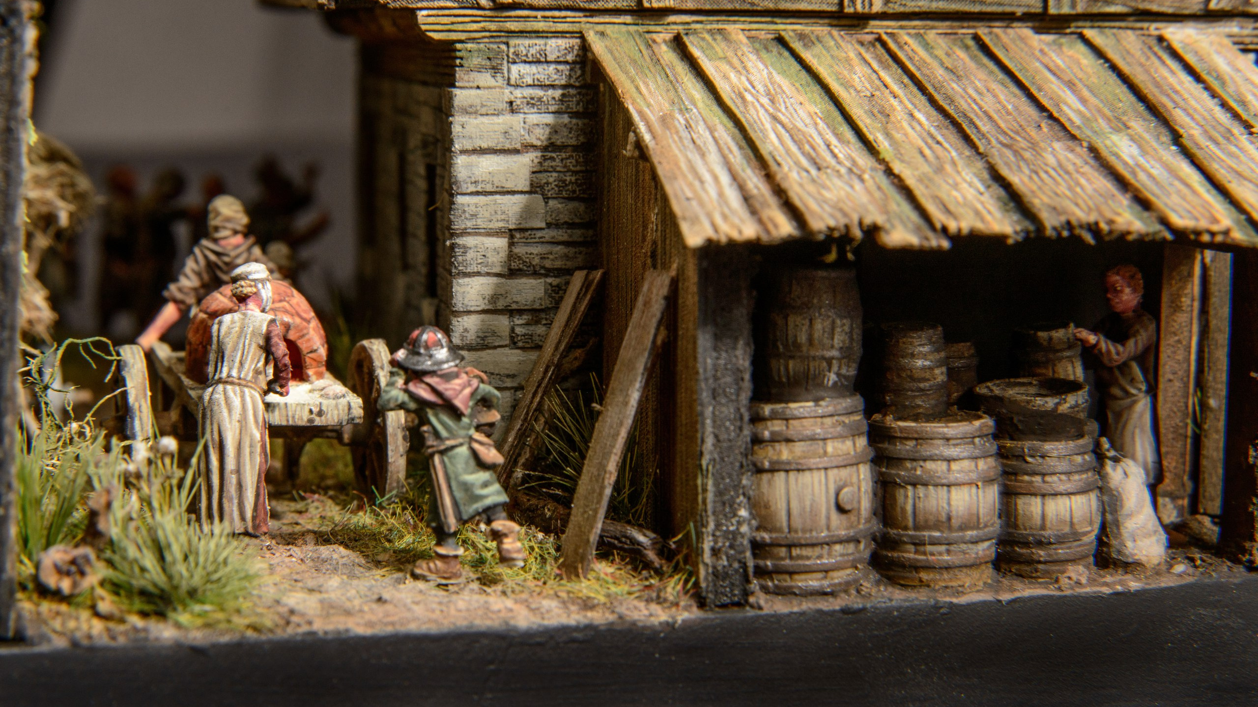 Los Niños Sentados en un Banco de Madera Frente a la Casa de Madera Durante el Día. Wallpaper in 2560x1440 Resolution