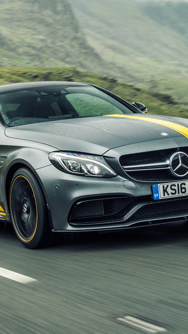 Schwarzes Mercedes Benz Coupé Tagsüber Unterwegs. Wallpaper in 750x1334 Resolution
