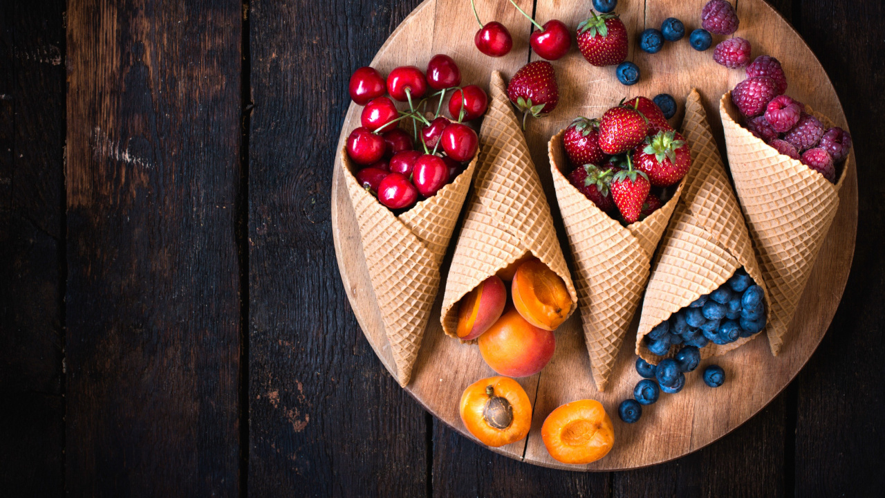 Red and Blue Berries on Brown Wooden Bowl. Wallpaper in 1280x720 Resolution