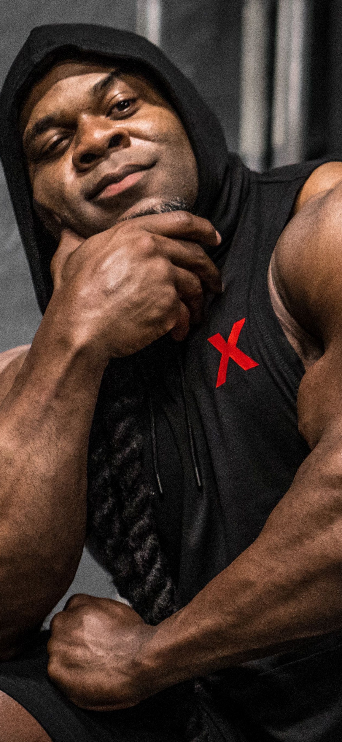 Man in Black and Red Nike Jersey Shirt. Wallpaper in 1125x2436 Resolution