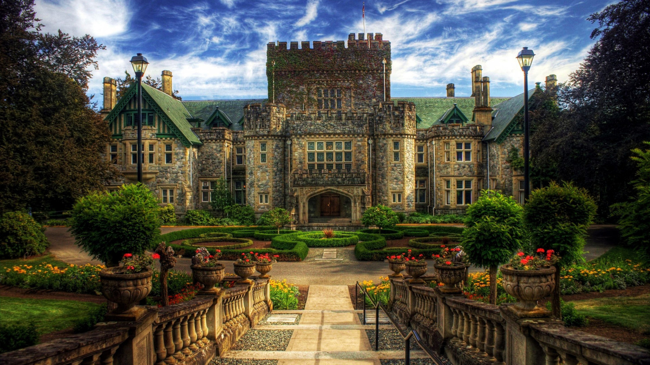 Brown Brick Building Under Cloudy Sky During Daytime. Wallpaper in 1280x720 Resolution