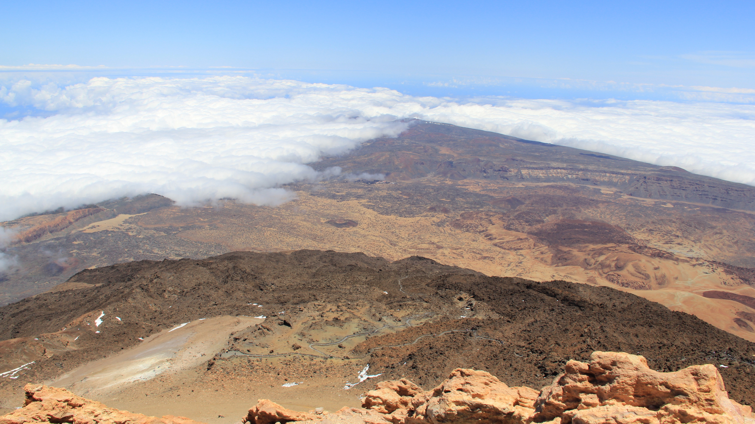 Brown Rocky Mountain Under Blue Sky During Daytime. Wallpaper in 2560x1440 Resolution