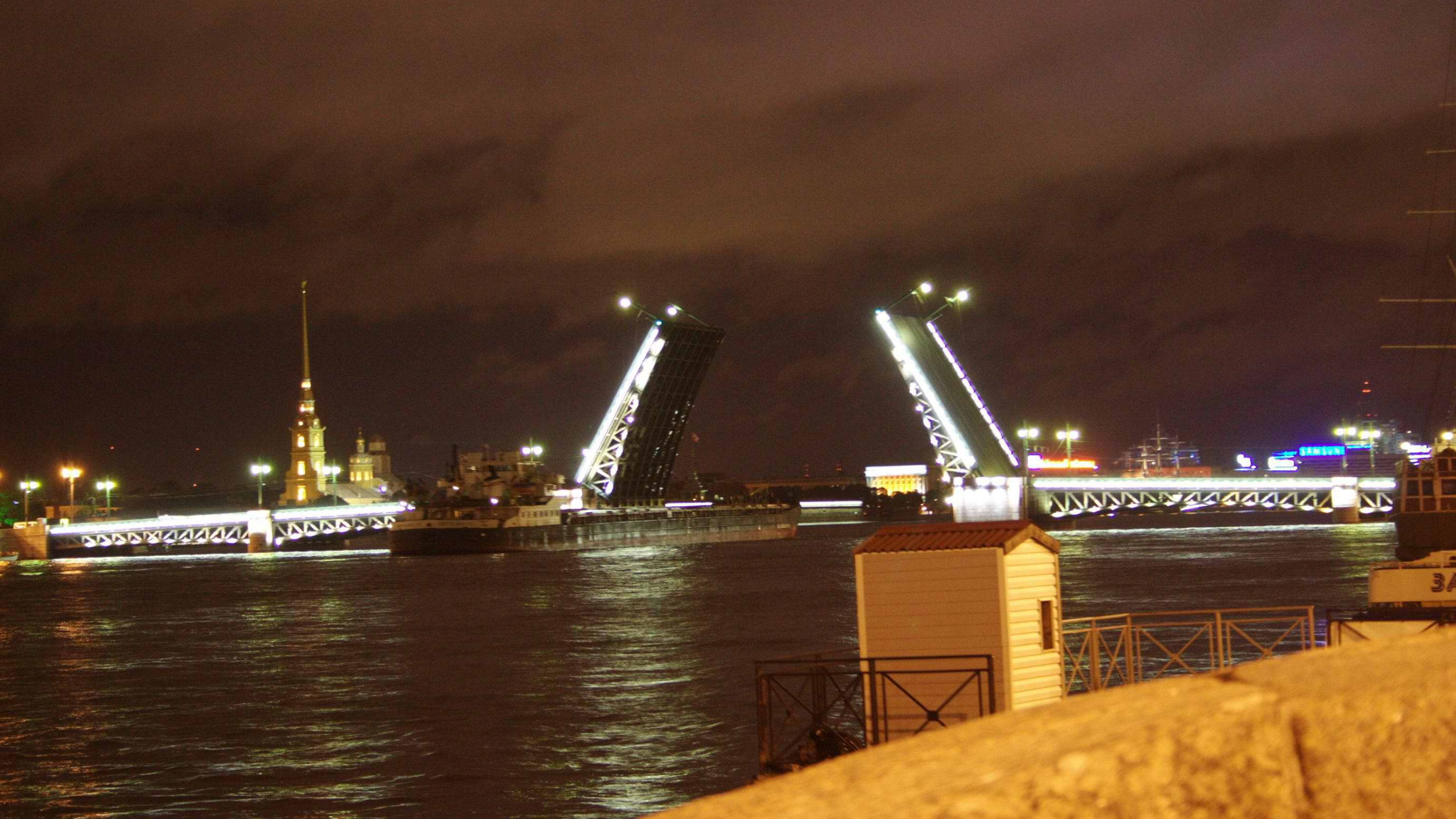 Brown and White Ship on Sea During Night Time. Wallpaper in 2560x1440 Resolution