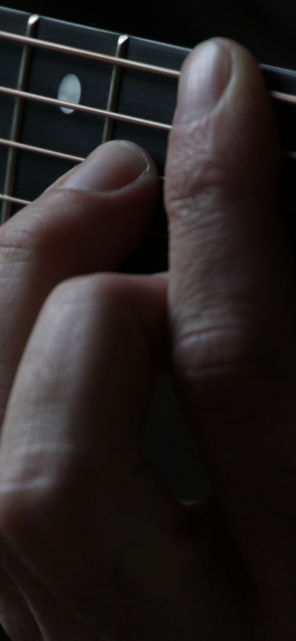 Gitarre, Zeichenfolge, Konzertgitarre, Gezupfte Saiteninstrumente, Finger. Wallpaper in 1125x2436 Resolution