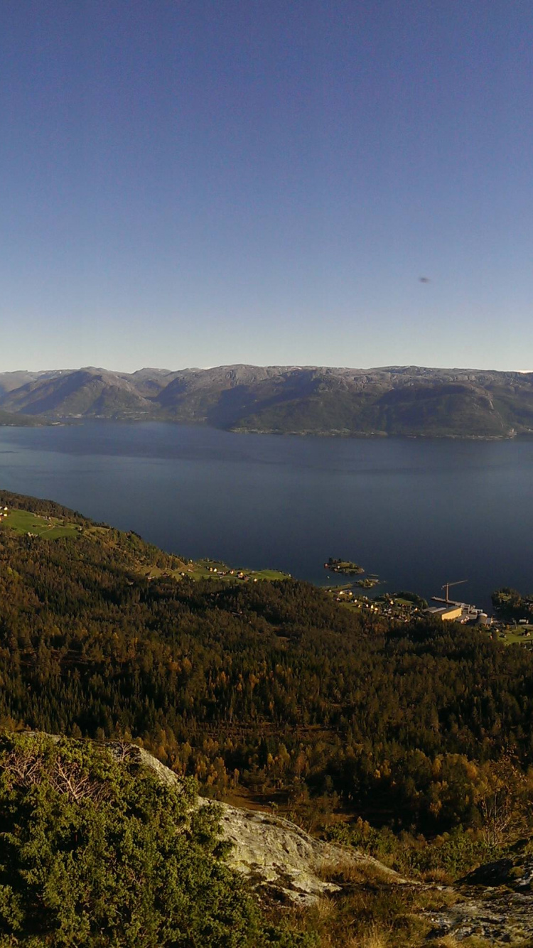 Green and Brown Mountains Near Body of Water Under Blue Sky During Daytime. Wallpaper in 750x1334 Resolution