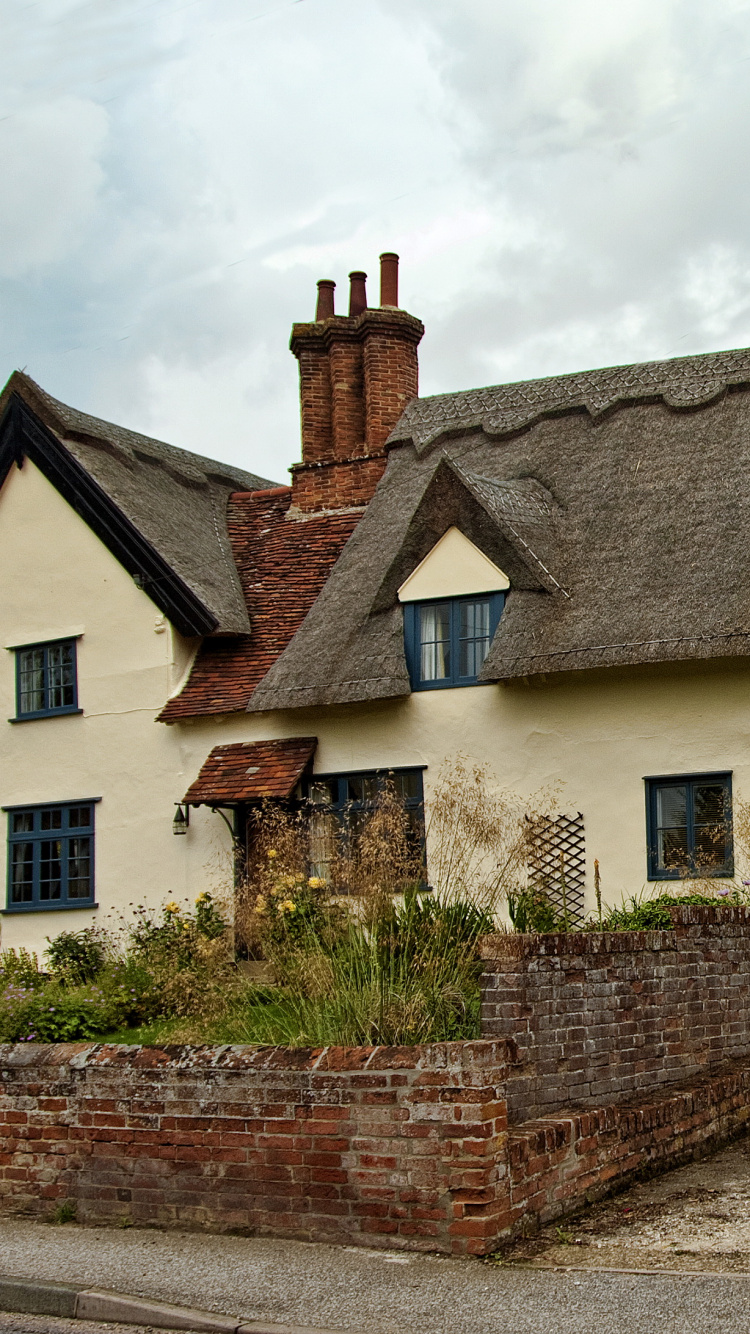 Maison en Béton Blanc et Marron Sous Des Nuages Blancs Pendant la Journée. Wallpaper in 750x1334 Resolution