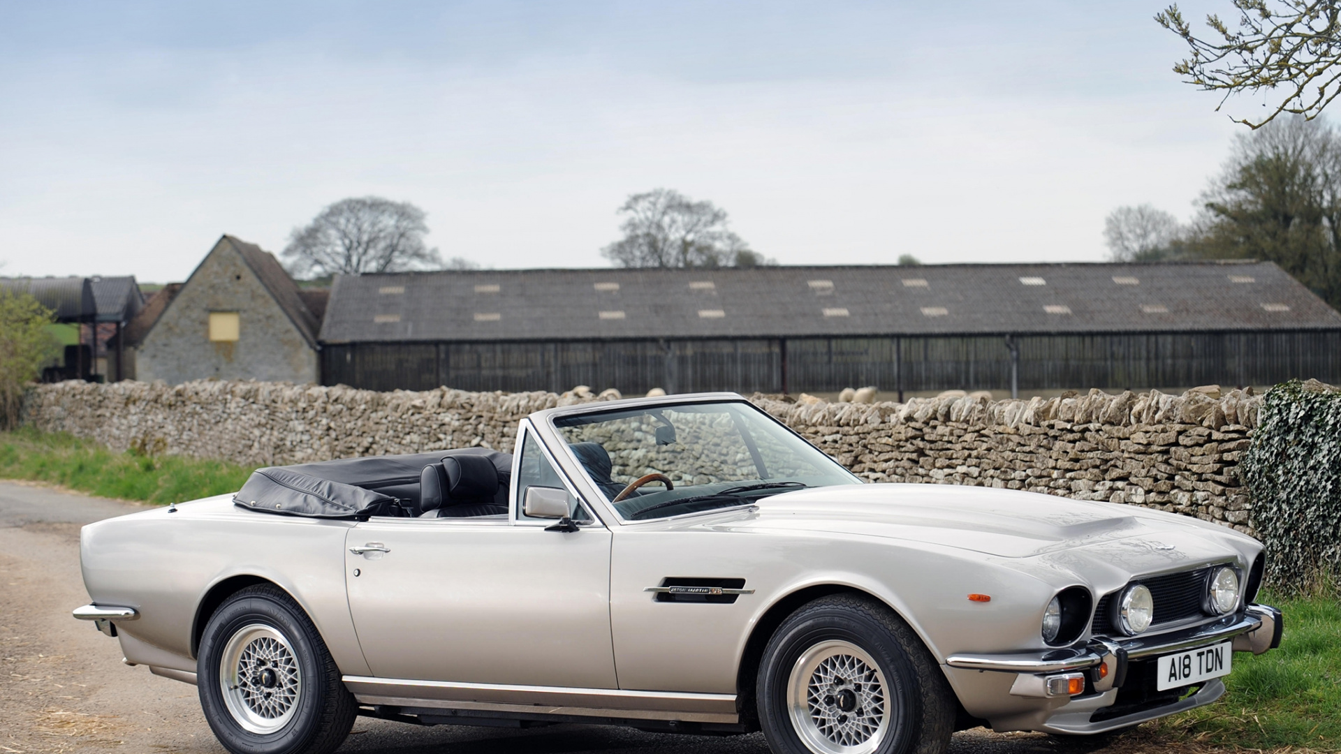 Coche Convertible Blanco en la Carretera Durante el Día. Wallpaper in 1920x1080 Resolution