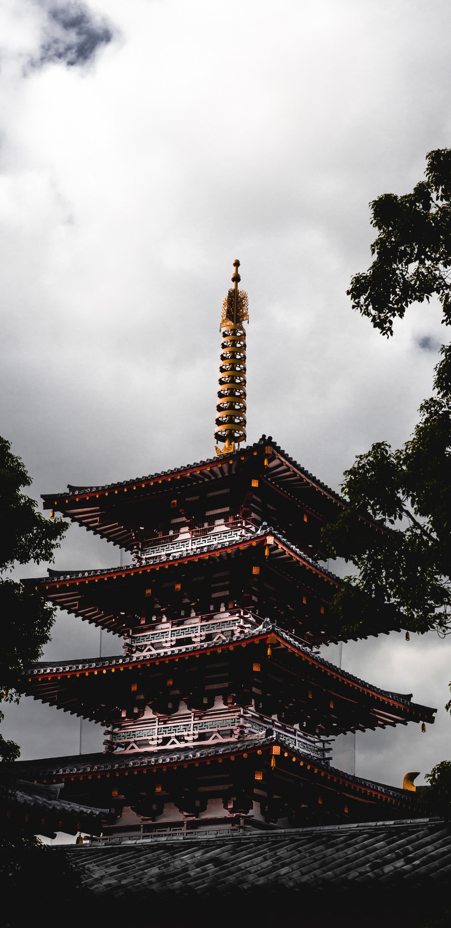 Temple Pagode Rouge et Noir. Wallpaper in 1440x2960 Resolution