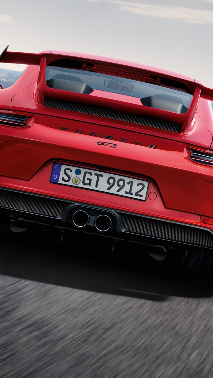 Chevrolet Camaro Rouge Sur Route. Wallpaper in 720x1280 Resolution