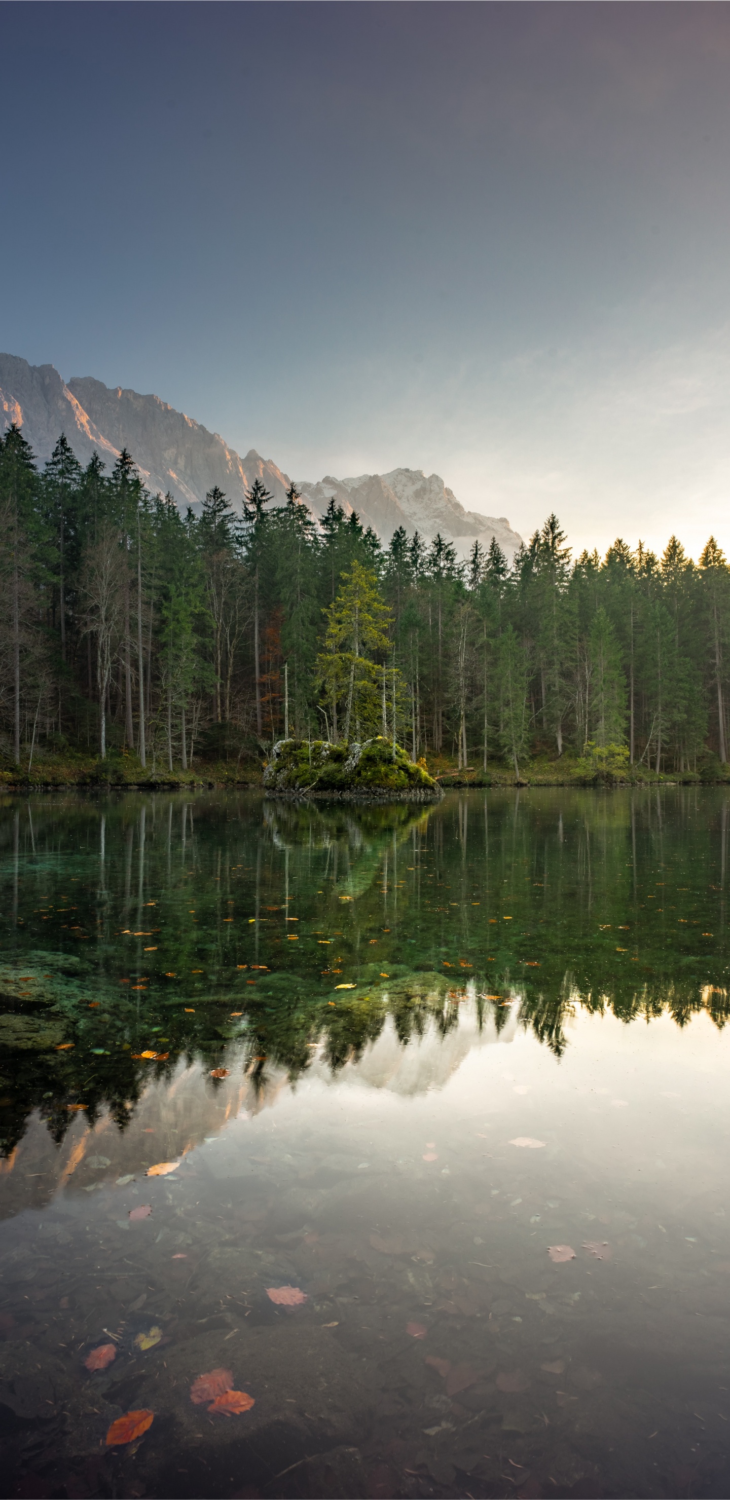 Reflexion, Natur, Gewässer, See, Wildnis. Wallpaper in 1440x2960 Resolution