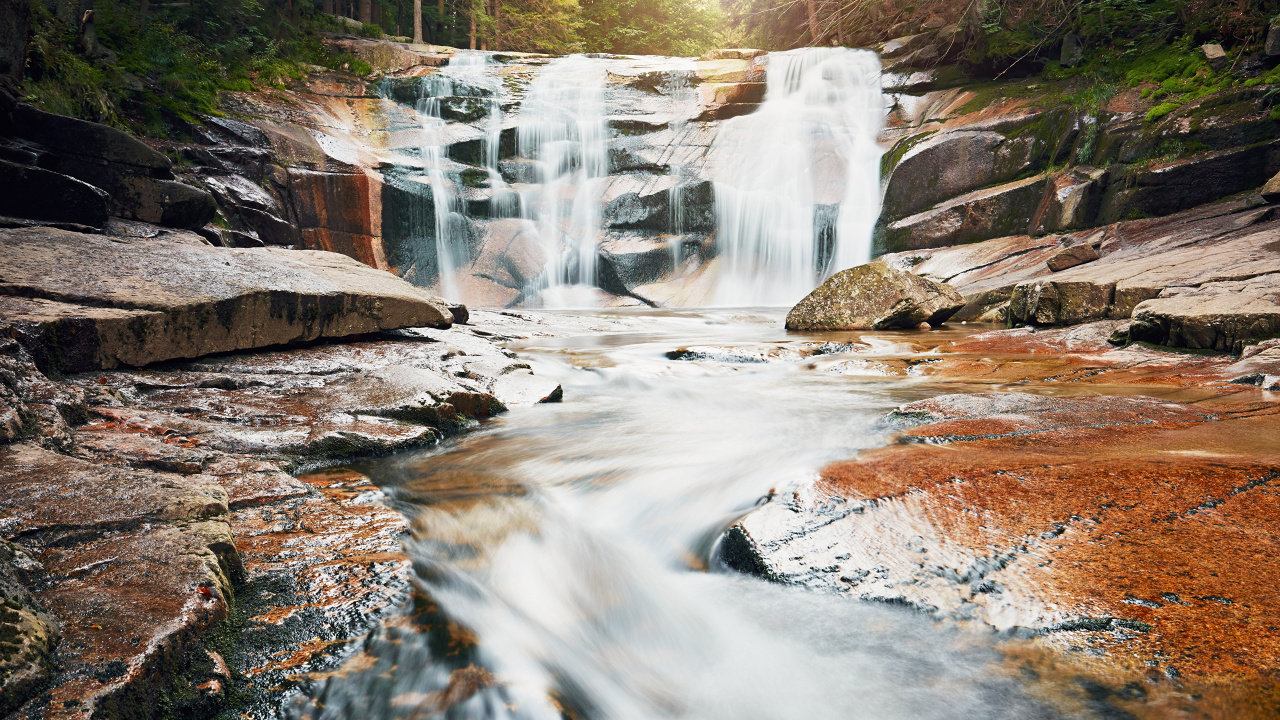 Water Falls on Rocky Shore During Daytime. Wallpaper in 1280x720 Resolution