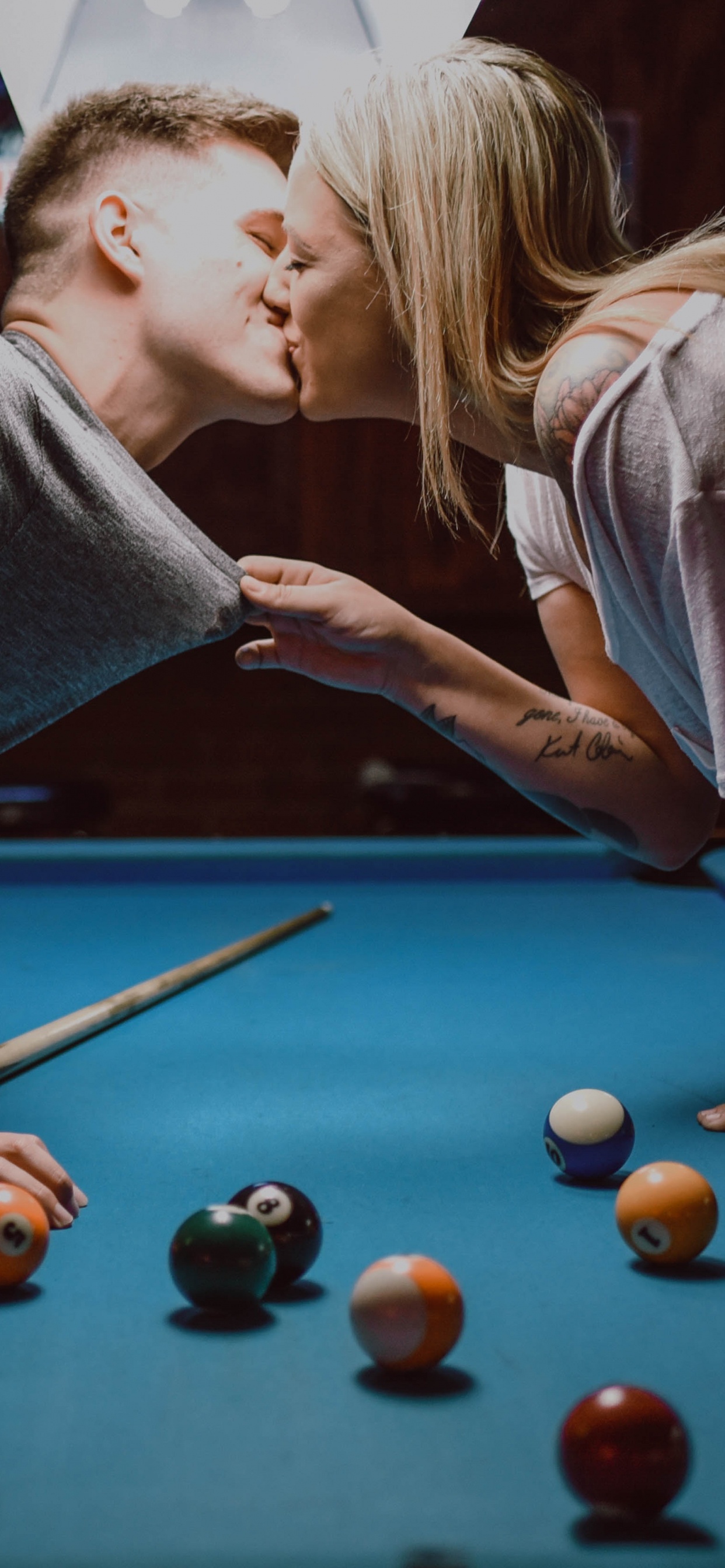 Billard, Baiser, Jeux D'intérieur et Des Sports, Boule de Billard, Joueur de Billard. Wallpaper in 1242x2688 Resolution