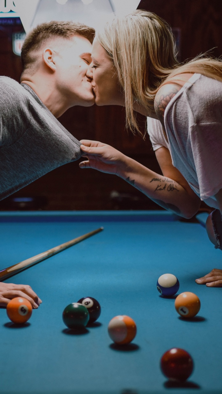 Billard, Baiser, Jeux D'intérieur et Des Sports, Boule de Billard, Joueur de Billard. Wallpaper in 720x1280 Resolution