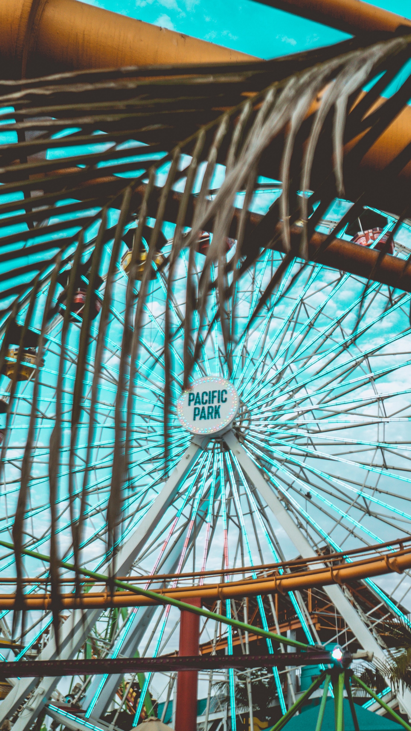 Marco de Metal Naranja y Azul. Wallpaper in 1440x2560 Resolution