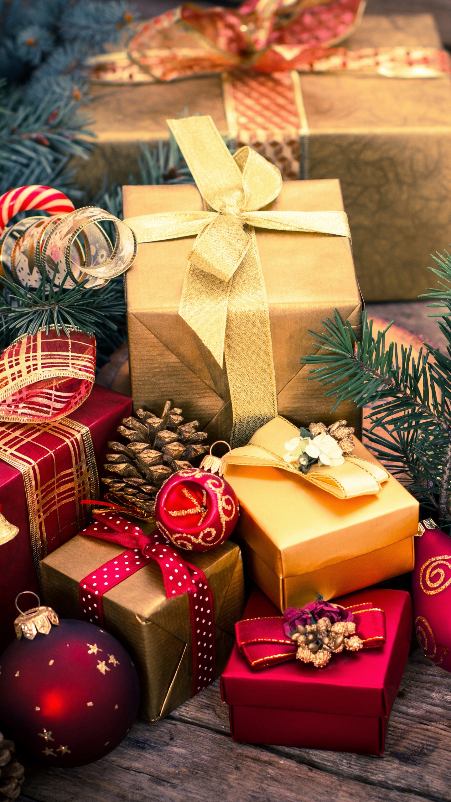 Gift, Christmas Day, Christmas Gift, Christmas Tree, Christmas Ornament. Wallpaper in 1440x2560 Resolution